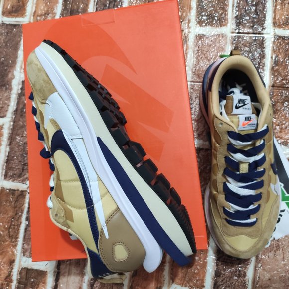 Sacai x Nike Vaporwaffle - Picture 3 of 6